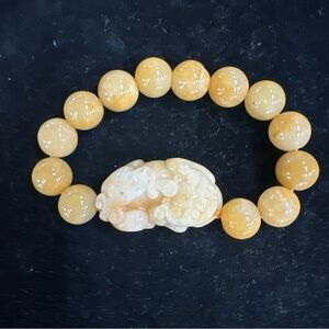 Natural Yellow Jade Beaded Bracelet with Carved Centerpiece
